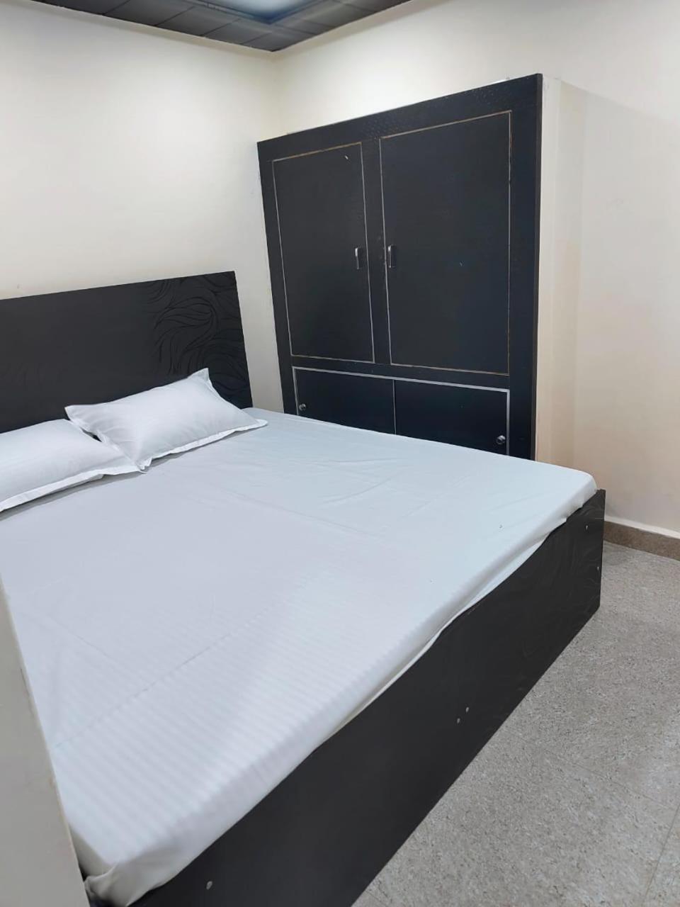 Hotel Crystal Dreams Mathura Luaran gambar