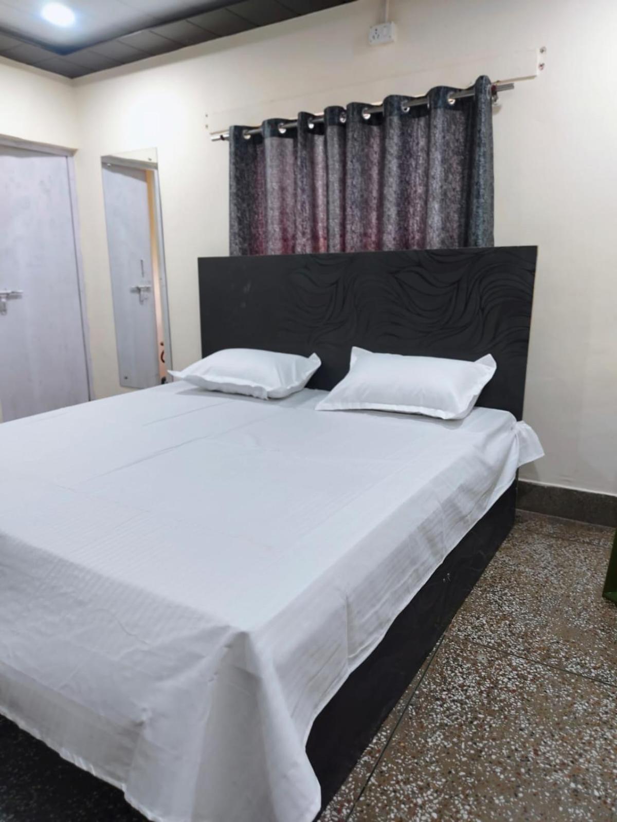 Hotel Crystal Dreams Mathura Luaran gambar