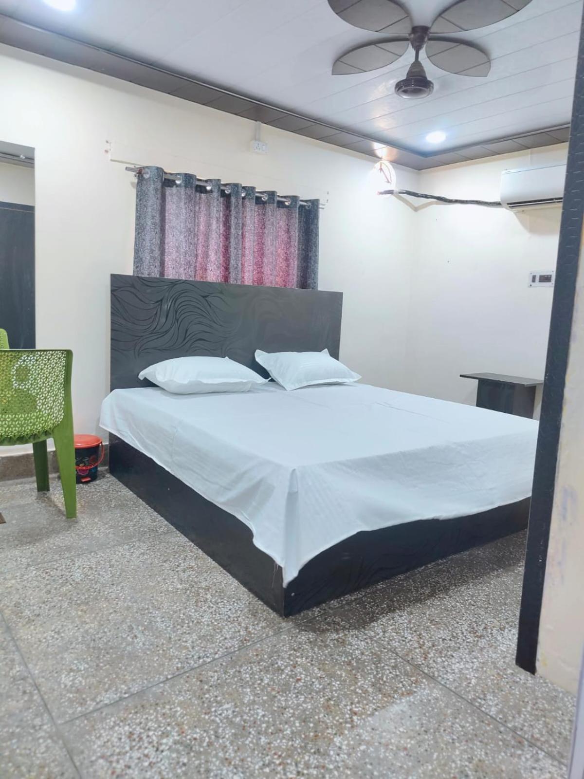 Hotel Crystal Dreams Mathura Luaran gambar